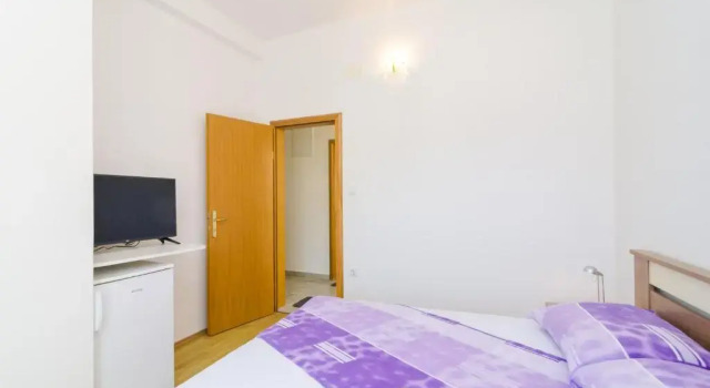Rooms & Apartments Barišić, Забронировать Апартаменты/квартира Отели Сребрено с парковкой, Парковка