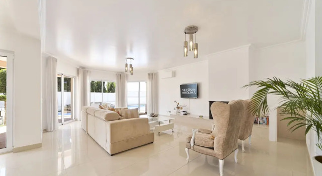 Duma in Albufeira With 4 Bedrooms and 4 Bathrooms, Rezervovat Vila Chaty v Algarve, Chalupa