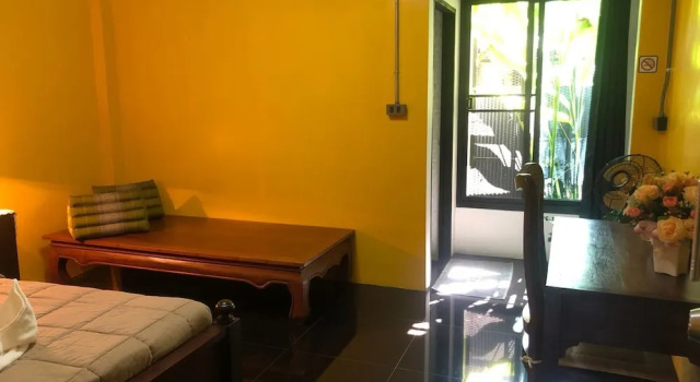Baan Lung Poshtel, Забронировать Хостел Недорогие отели Чиангмай, рядом с Рынок Чанг-Пуак, недорого