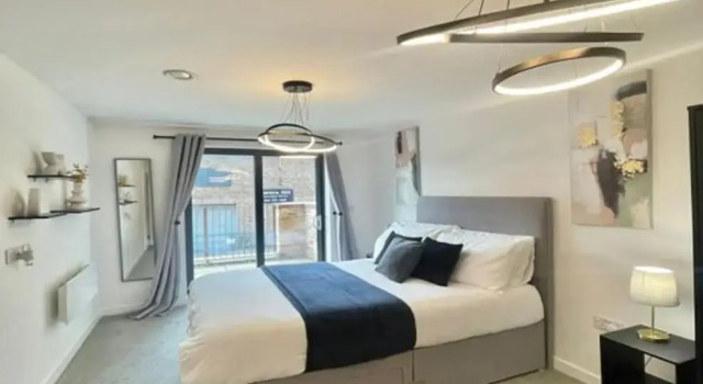 Апартаменты Bed2bathroom - 10minutes From Citycentre & Quays
