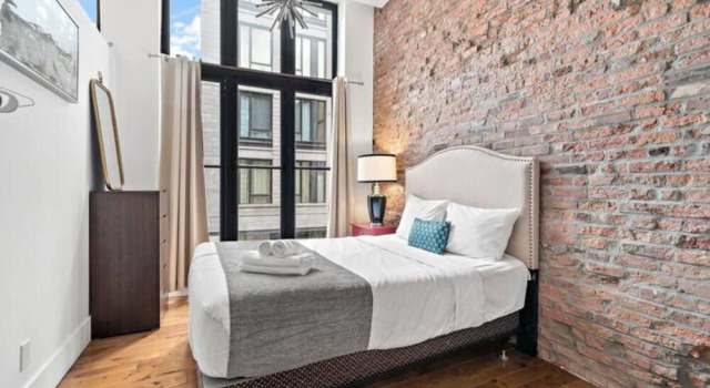 Old Montreal Street View 2BR Loft Hotel