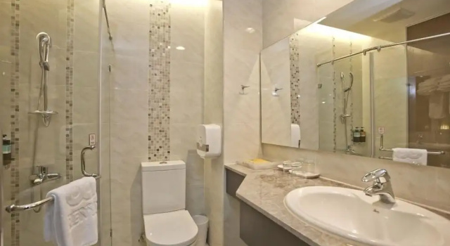 Четырёхместный семейный номер Standard Renyi Lake Hotel