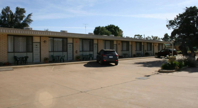 Mount Wycheproof Motor Inn, Book Hotel Hotels in Grampians with Parking, Parking