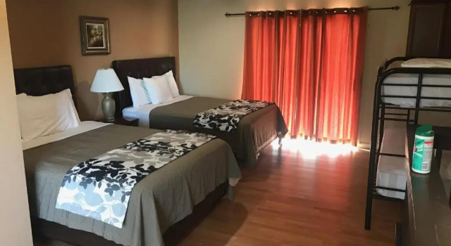Коттедж c 1 комнатой Mountain Trail Lodge and Vacation Rentals