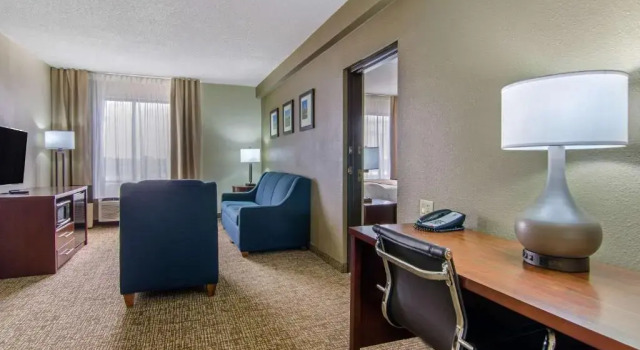 Люкс Comfort Inn & Suites Wichita Northeast