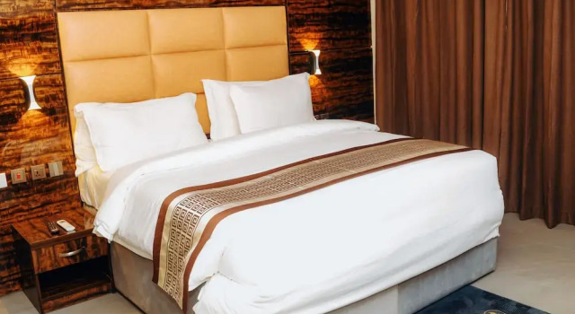 Executive- dobbelt værelse med altan med udsigt over poolen Waldorf Blu Hotels