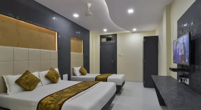 Трёхместный номер Deluxe Hotel Aroma- Dadar