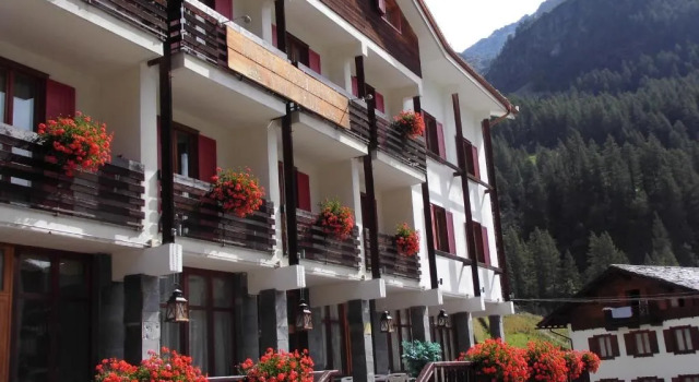 Hotel Residence Valverde, Забронировать Отель Отели в центре Грессоней-ла-Трините с завтраком, отели в центре Грессоней-ла-Трините с завтраком