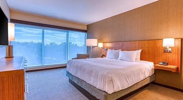 Номер с ванной для гостей с ограниченными возможностями Hyatt Place Greensboro Downtown