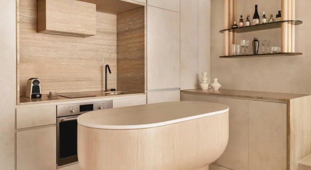 Люкс с балконом и с видом на окрестности Mondrian Gold Coast