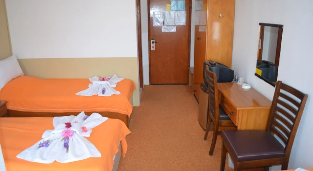 Трёхместный номер Economy с балконом Megas Hotel