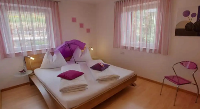 Apartment Pink Lady 1