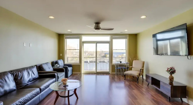 Апартаменты с 2 комнатами с балконом St Joseph Condo < 1 Mi to Beach & Downtown!