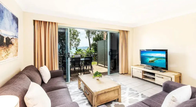 Апартаменты Sunset Waters Apartments