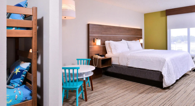 Двухместный люкс Holiday Inn Express Hotel & Suites Tampa-Anderson Road-Veterans Exp by IHG