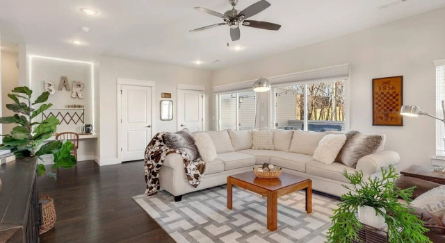 Harribo Townhome - Walk Everywhere - Downtown Fay
