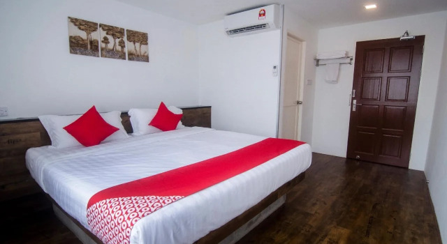 Mandurah Room & Cafe by OYO Rooms, Buchen Sie Hotel Kuching 