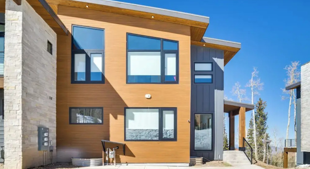 Modern Ski-in/out Home in Brian Head w/ Deck, Rezerwuj Hotel Hotele w Iron County z parkingiem, Parking