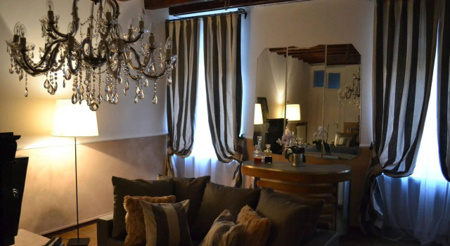 B&B Palazzo Sant'Antonio, Забронировать Отель «постель и завтрак» Отели Вероны с парковкой, рядом с Филармонический театр Вероны, Парковка