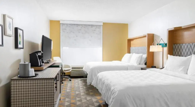 Четырёхместный номер Standard Holiday Inn Cleveland by IHG