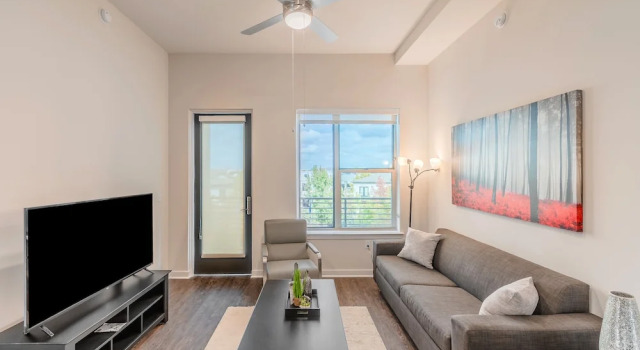 Corporate Apartments Deep Ellum, Забронировать Апартаменты/квартира Отели Далласа с парковкой, рядом с Booker T. Washington School for Performing &amp; Visual Arts, Парковка