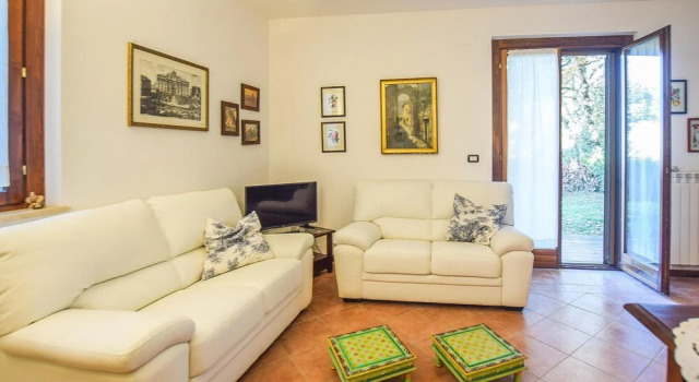 Stunning Home in San Feliciano With 2 Bedrooms, Забронировать Отель Отели Озера Тразимено с парковкой, Парковка