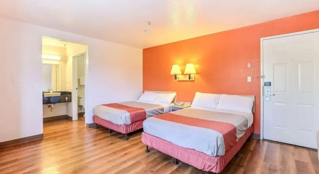 Четырёхместный номер Deluxe Motel 6-Pinole, CA