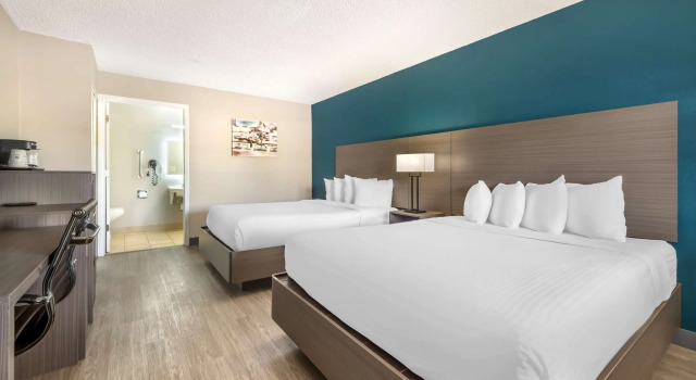 Четырёхместный номер Standard Best Western Green Tree Inn