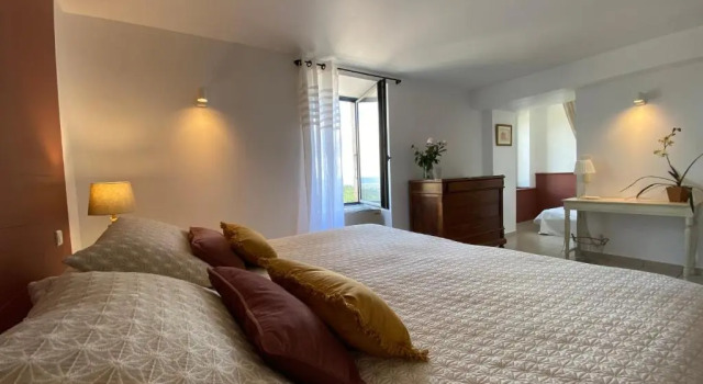 Трёхместный номер Standard Auberge de la Tour de Brison