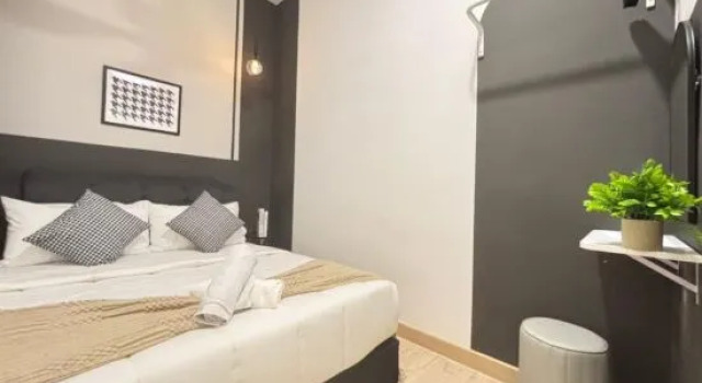 Двухместный люкс с видом на бассейн Piccadilly Greentown Premium Suites by IWH Suites