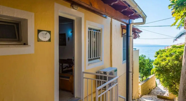 Апартаменты Fotini Walk to Beach Sea Views A C Wifi Car Not Required - 292