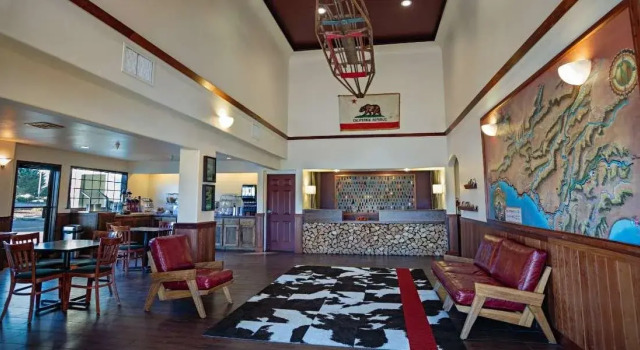 The Redwood Fortuna Riverwalk Hotel, Rezerwuj Boutique Hotel Fortuna Kalifornia