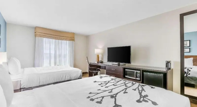 Четырёхместный номер Standard Sleep Inn & Suites Ames near ISU Campus