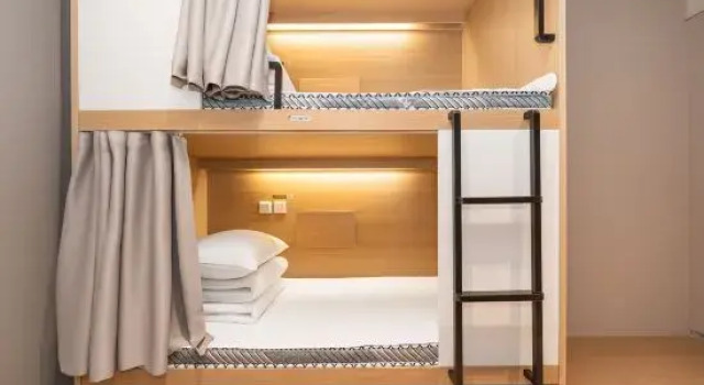 Кровать в общем номере (мужской номер) Yueshan Qihang Job-Seeking Inn (Pengpu Xincun Subway Station)