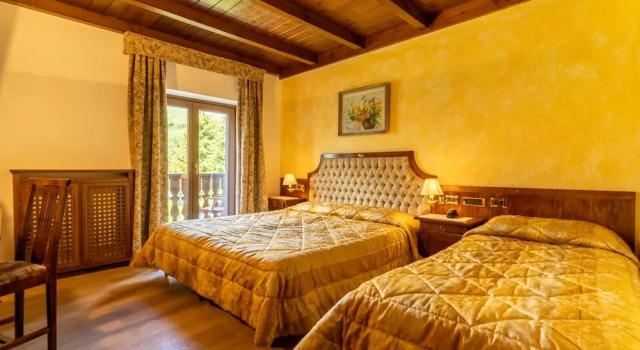 Трёхместный номер Superior с балконом Hotel Des Alpes