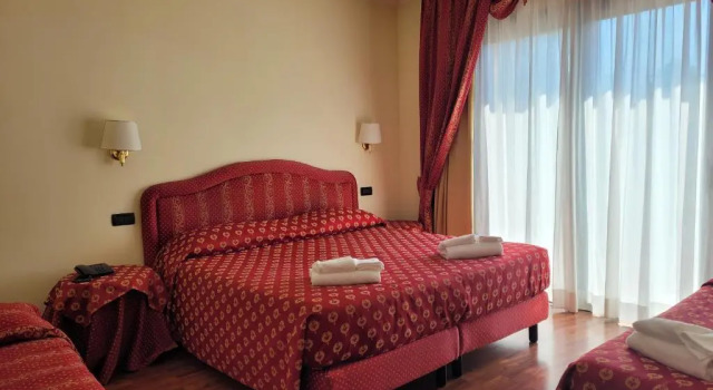 Четырёхместный номер Comfort Admiral Hotel Villa Erme