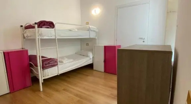 Seng i sovesal (sovesal til kvinder) My Friends