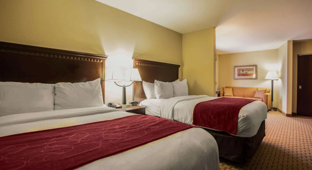 Четырёхместный люкс Comfort Suites Bloomington I-55 and I-74
