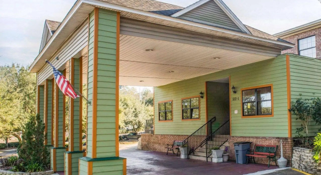 Кровать в общем номере Suburban Studios Tallahassee near University