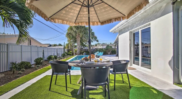 Апартаменты 1 Mi to Deerfield Beach: Stylish Studio w/ Pool!