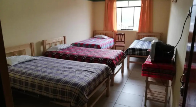 Кровать в общем номере Artesonraju Hostel Huaraz