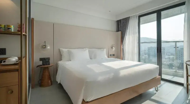 Двухместный номер Deluxe с балконом Ador Hotel & Spa Quy Nhơn