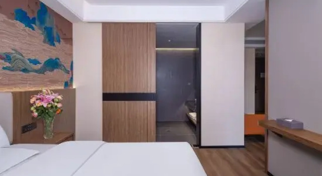 Семейный тент с 2 комнатами Luyuan International Hotel ( Alugudong Scenic Spot)