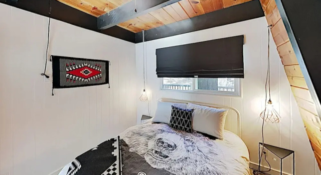 Rustic-chic Remodel W/ Fireplace, Deck & Hot Tub! 3 Bedroom Cabin, Забронировать Дом для отпуска Биг-Бэар-Сити San Bernardino Mountains