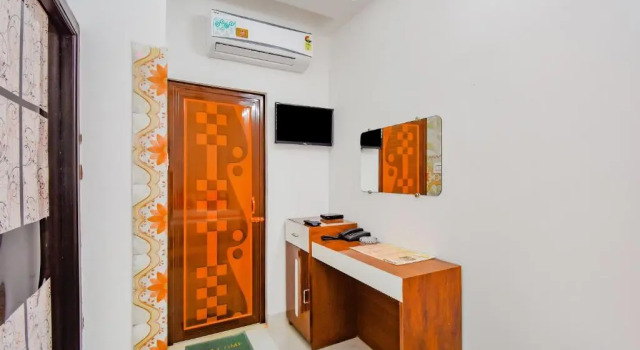 OYO Flagship 78811 Royal Palace, Boek Hotel Hotels in Jādabpur met parkeren, Parkeren