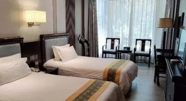 Семейный люкс с видом на внутренний двор Yujing Garden Holiday Hotel