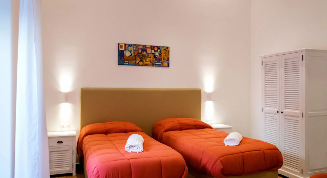 Kala Rooms, Забронировать Отель «постель и завтрак» Отели Палермо с парковкой, рядом с Рынок Балларо, Парковка