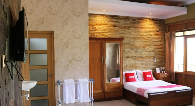 Villa Ciparay Indah by OYO Rooms, Book Villa Sommerhuse i Garut, Hytte