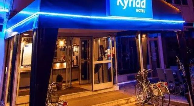Кровать в общем номере Kyriad Hotel Clermont Ferrand Centre