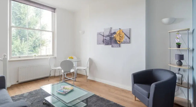 Bright 2BR Flat With Terrace Near Earls Court st